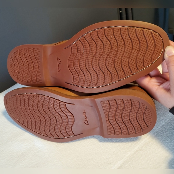 *SOLD* Clarks Atticus Limit Chukka Boots - Picture 4 of 8